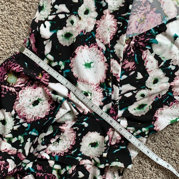 BCBG MaxAzria Short Sleeve V Neck Trim Detail Office Floral Event Dress - Picture 8 of 14